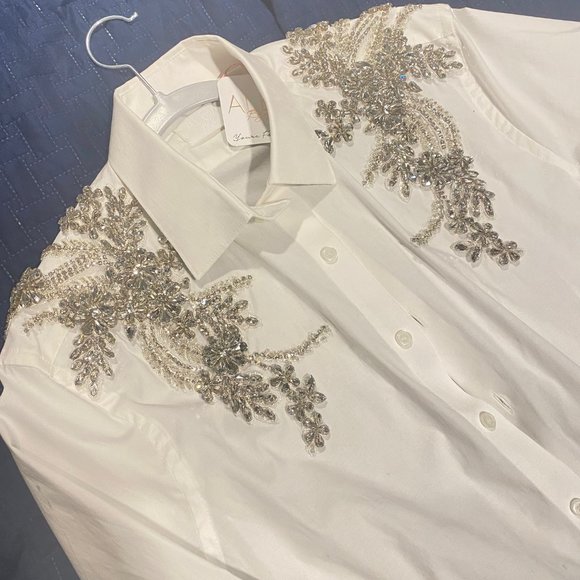 ALEA HANDMADE CRYSTAL WHITE BUTTON UP - Picture 1 of 5